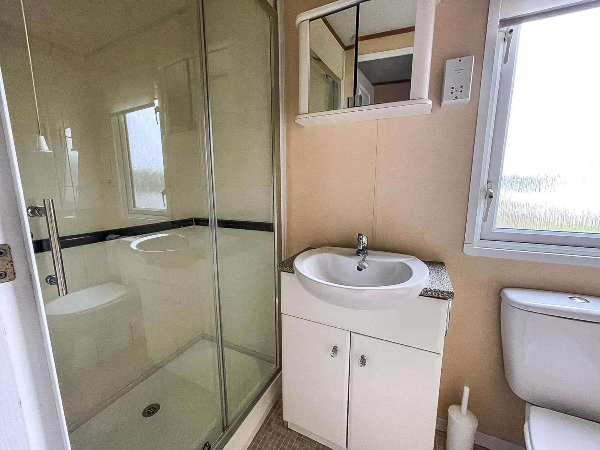 Great Dog Friendly Caravan To Hire With Field Views In Norfolk Ref 10132B Belton with Browston Exterior photo